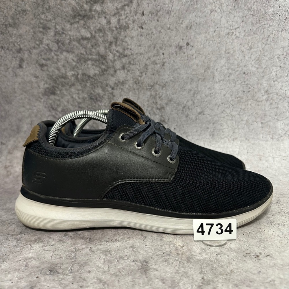 Skechers Streetwear Sneaker Mens 9.5 Navy Black Relaxed Fit SN58817 Lace Up